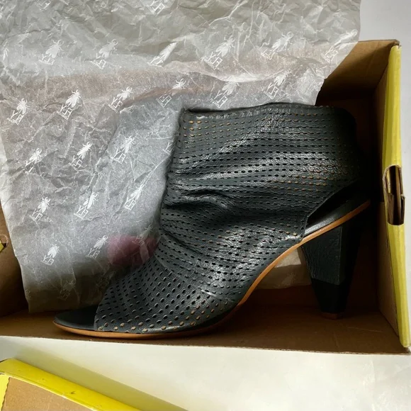 NEW IN BOX Fly London Indigo Iwo Toe Dark Grey Leather Ankle Boot 40 - Picture 6 of 16